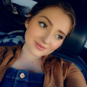 Meet your Posher, Carmela